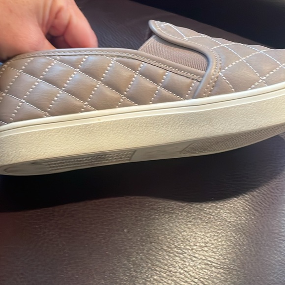 Steve Madden- Taupe Quilted Ecentrcq Sluo On Sneakers- Worn Once- 7 1/2 - Picture 6 of 10